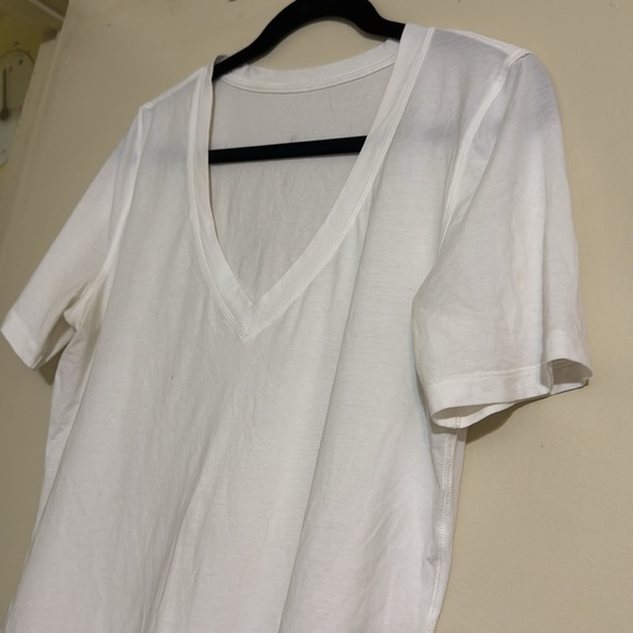 Lululemon tee - Picture 2 of 4